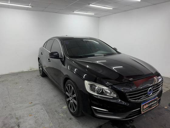 VOLVO S60 2.0 T5 MOMENTUM 16V TURBO GASOLINA 4P AUTOMÁTICO VOLVO S60 2.0 T5 MOMENTUM 16V TURBO GASOLINA 4P AUTOMÁTICO